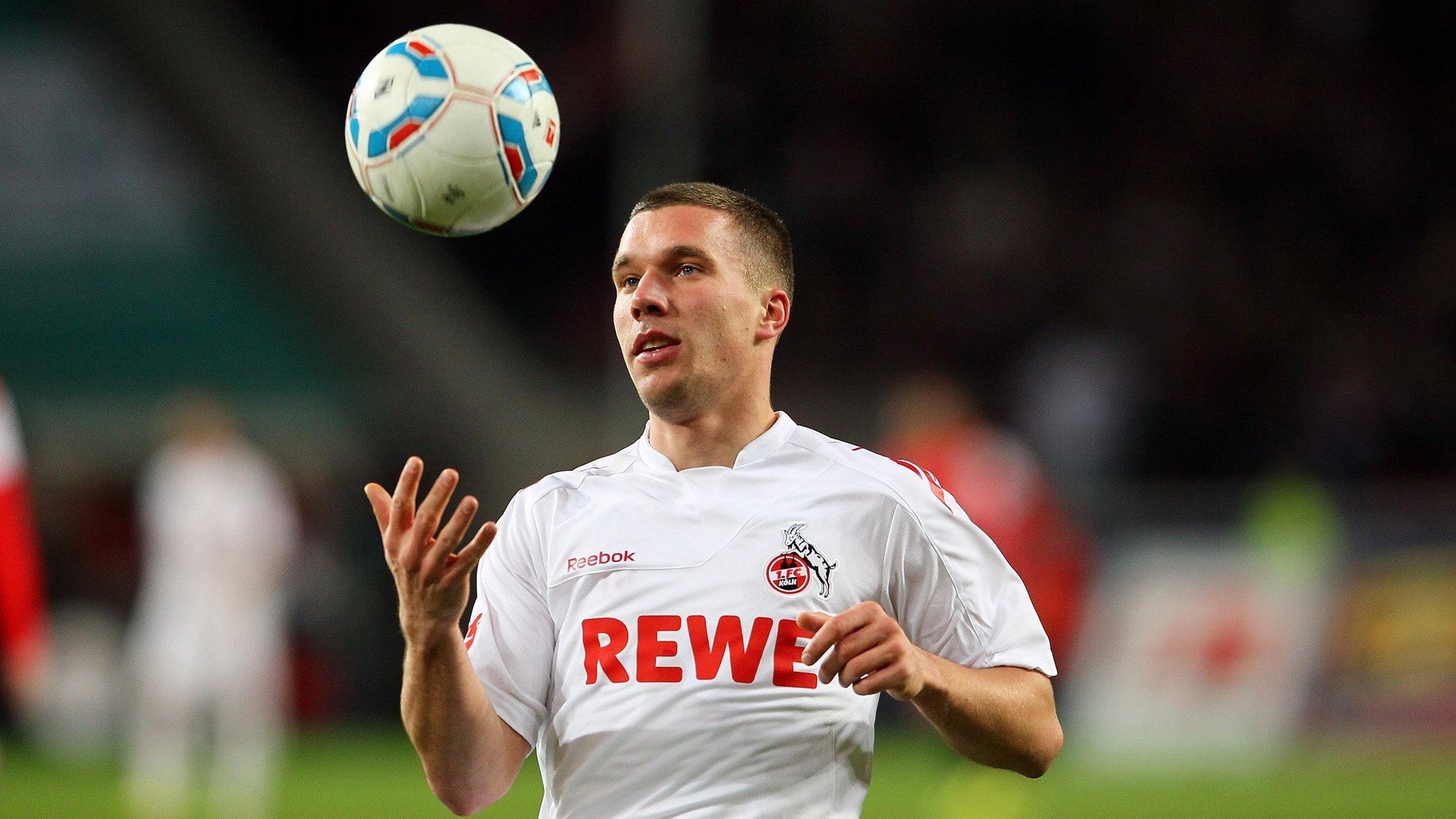 科技引领：最新赛车零部件亮相，赛车零件图